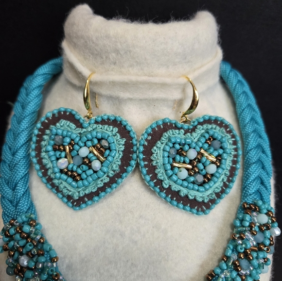 Han Embroidered Set ( Necklace and Earrings) - Picture 3 of 7